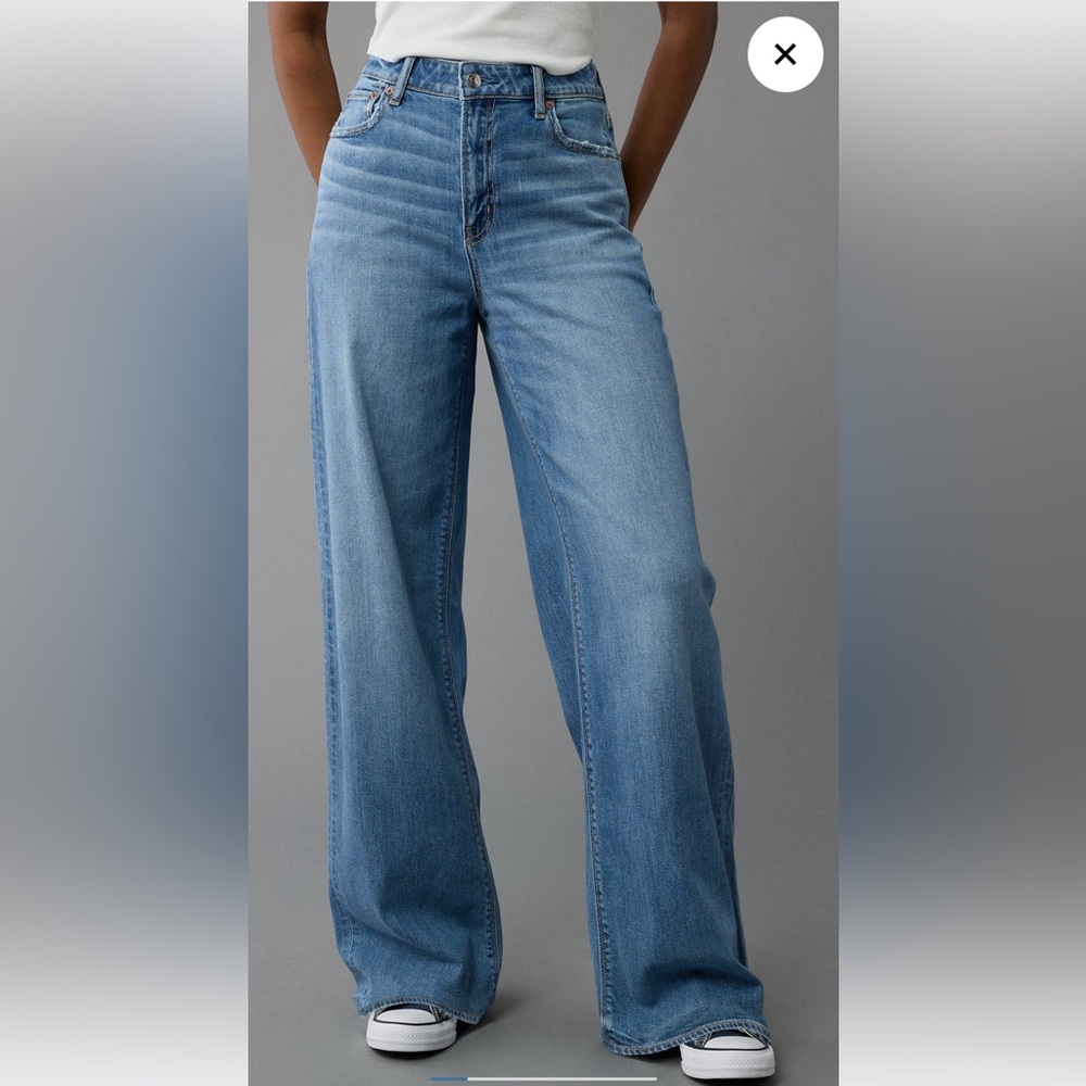 AE Dreamy Drape Stretch Super High-Rise Baggy Wide-Leg Jeans in Light Blue Denim